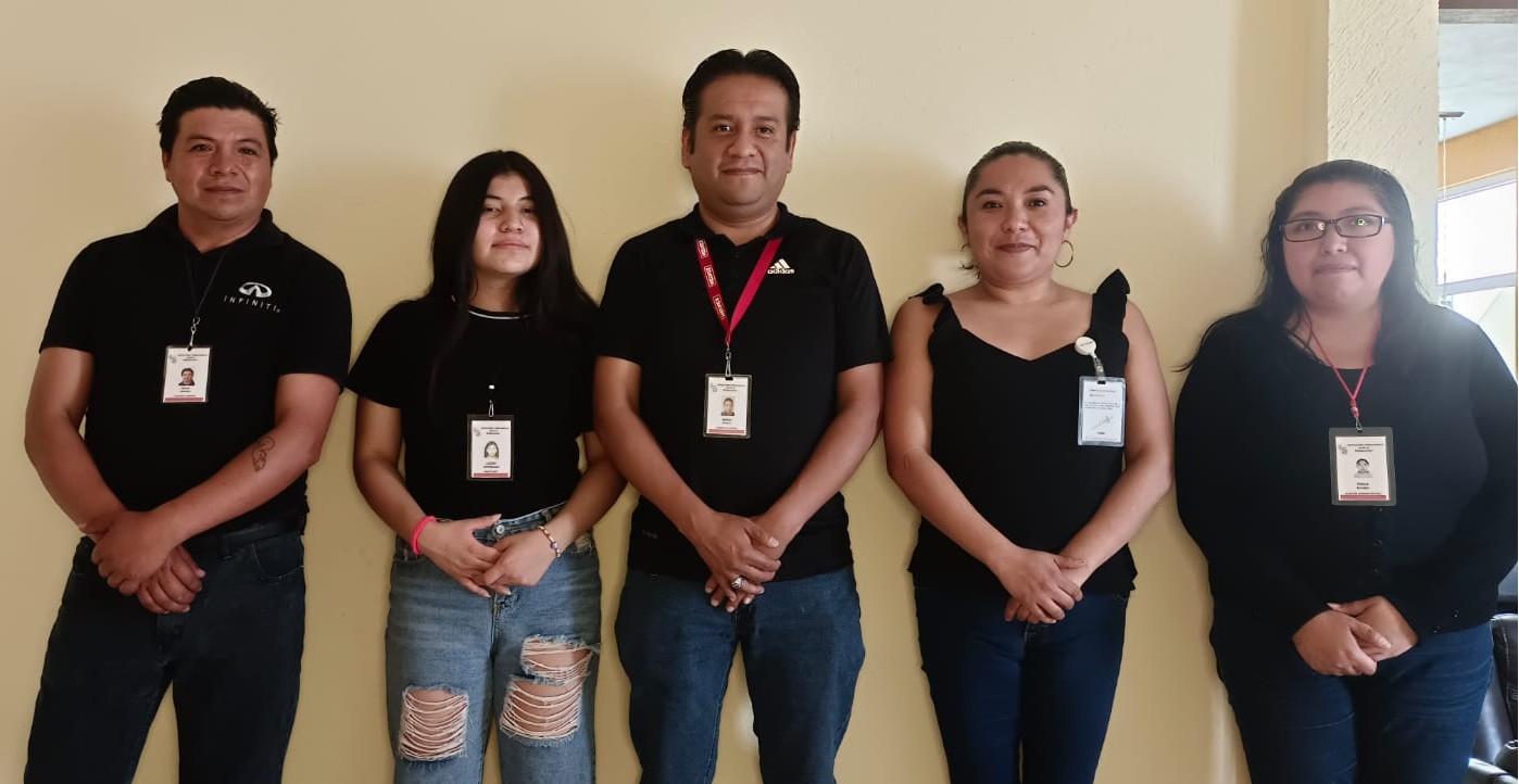 Almacén de Refacciones Tomás Badillo con estanterías llenas de productos